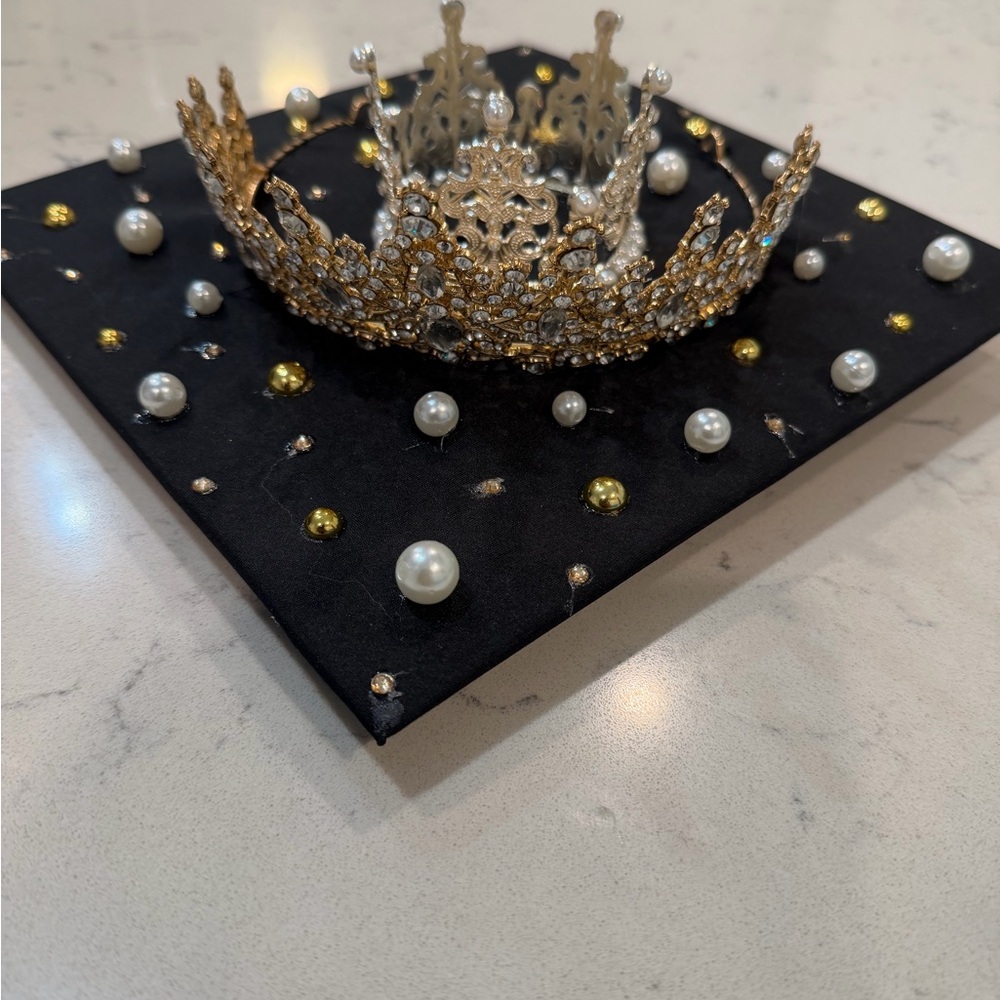 Sold! Customized cap and stole.. Fit for a queen 🤴 grad cap and stole - Picture 3 of 5